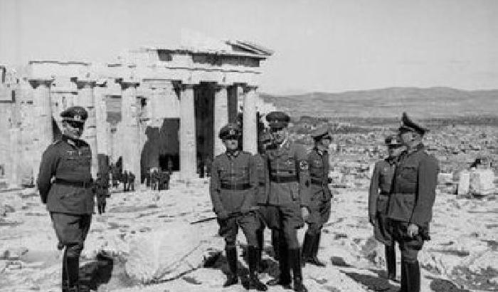 Atene proietta video nella metro: ecco i danni di guerra causati da Berlino