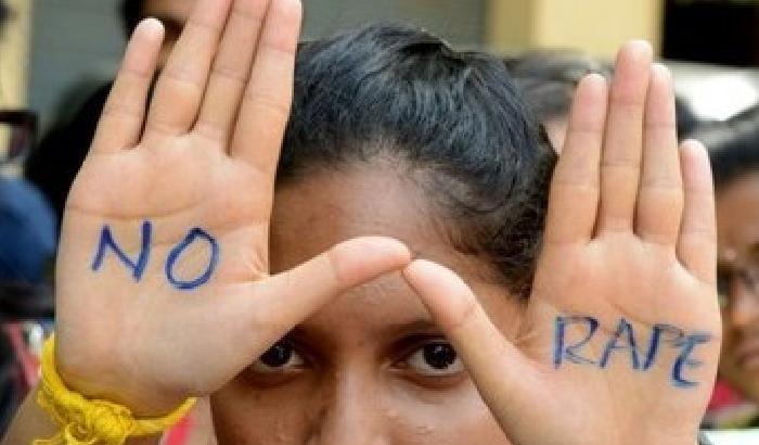 India: resiste a uno stupro, il violentatore dà fuoco ai nipoti