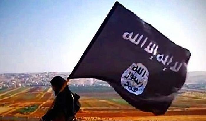La bandiera nera dell'Isis sventola su Ramadi