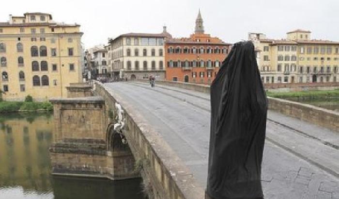 011FA5-NEWS_149058 Firenze: una statua incappucciata contro l'Isis