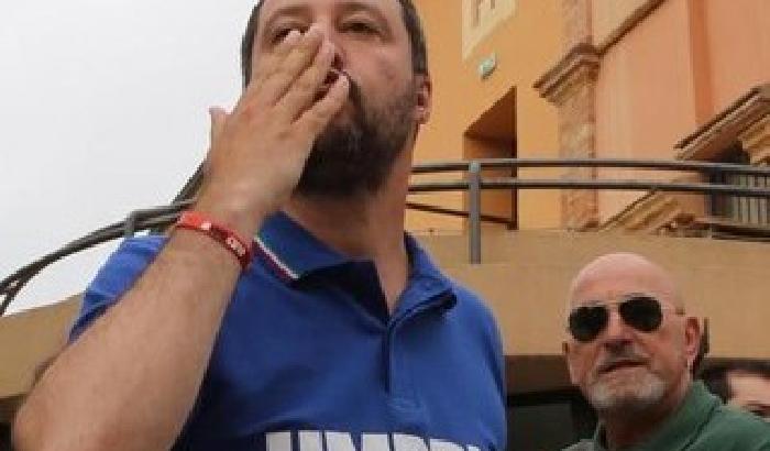 In Umbria prendono Salvini a sputi