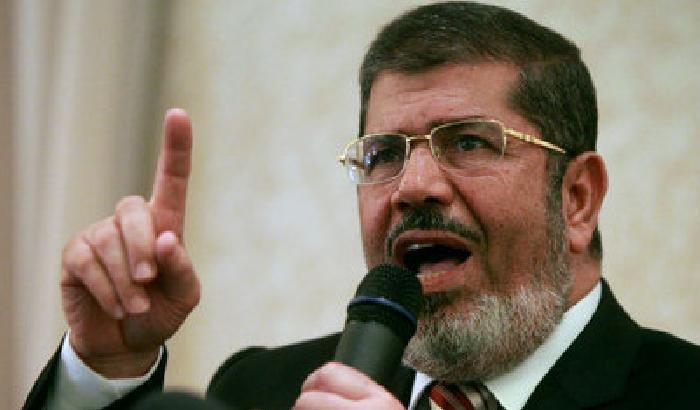 Egitto: Morsi condannato a morte per un'evasione dal carcere