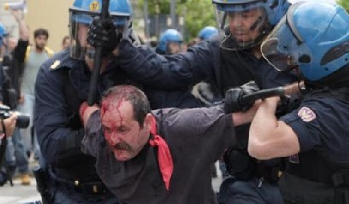 Massa, scontri al comizio di Salvini: due feriti