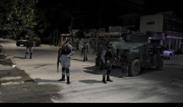Kabul, autobomba in centro: 6 morti
