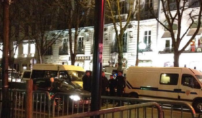 Poliziotti ubriachi investono e uccidono un pedone a Parigi