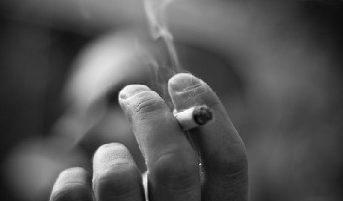 012276-NEWS_150443 Gb, ragazzino tolto ai genitori: sono fumatori accaniti