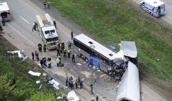 0122E2-NEWS_150672 Usa, incidente per un bus pieno di turisti italiani: 3 morti