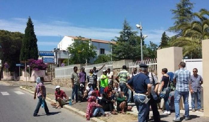 Migranti eritrei protestano a Carbonia
