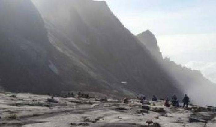 Malaysia, nudi sulla montagna sacra, il sisma è colpa loro: arrestati
