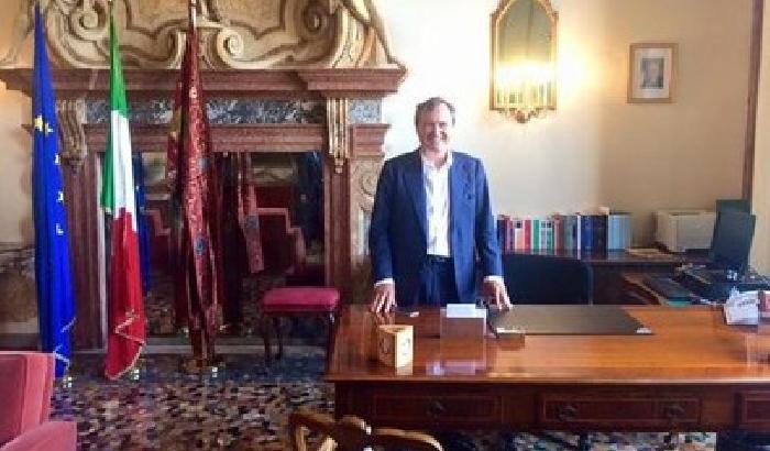 01253E-NEWS_151881 Brugnaro si veste da doge: blocco militare contro i migranti