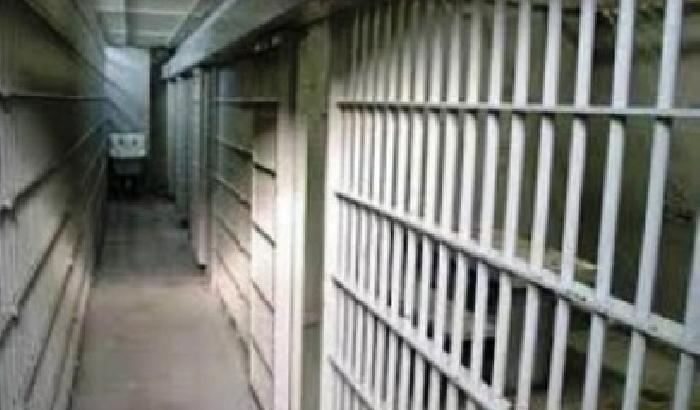 01255F-NEWS_151948 Detenuto in fin di vita, ma il sistema rimanda