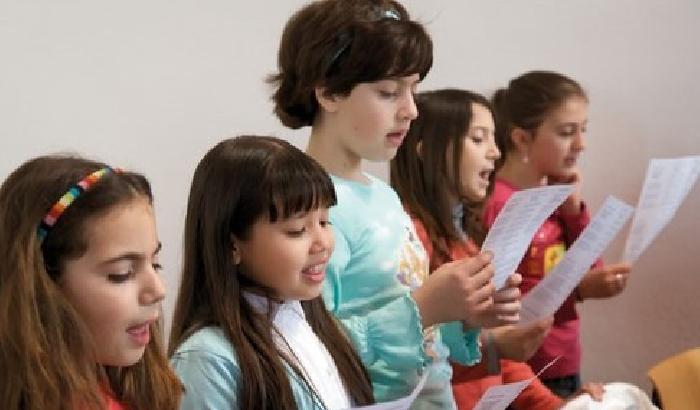 01256C-NEWS_151972 Francia, i bimbi cantano 'Imagine' in arabo: proteste dei genitori