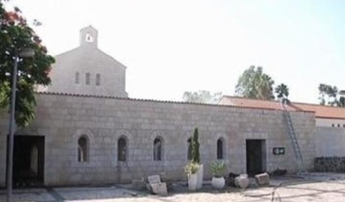 Israele: incendio doloso devasta la chiesa del miracolo dei pani e pesci