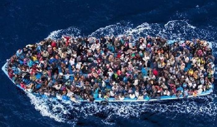 Nella foto, migranti