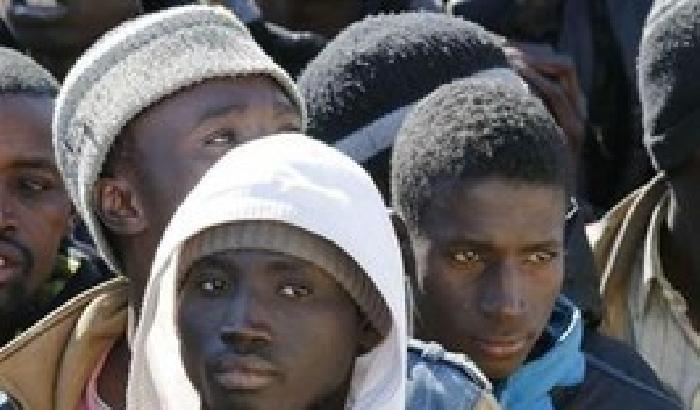 Migranti, accordo al ribasso tra i paesi Ue: solo 35mila ricollocamenti