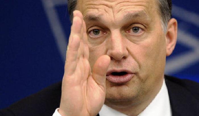 Ungheria, Orban insiste sul muro