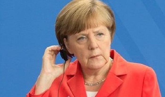 01284C-NEWS_153525 Merkel: Tsipras farà schiantare la Grecia