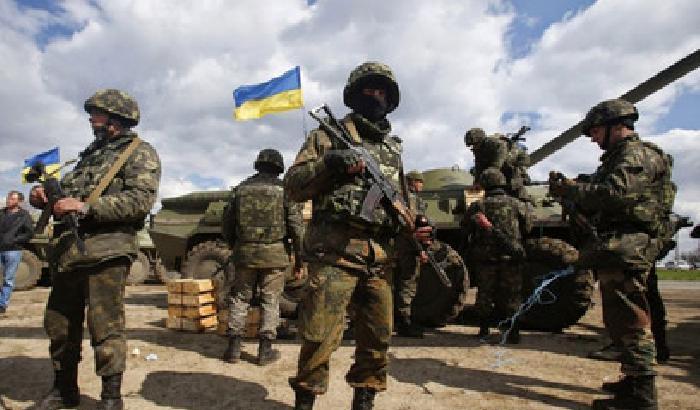 I cannoni di Kiev avanzano sul Donbass