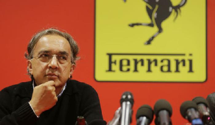 Fiom accusa: la Ferrari delocalizza ma Renzi sposa la linea Marchionne