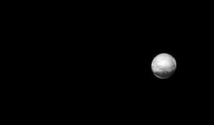 Plutone sempre più vicino: nuova foto di New Horizons