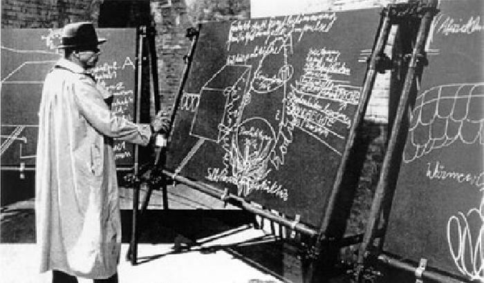 La storia tormentata delle lavagne di Joseph Beuys