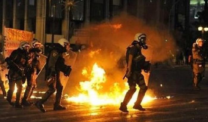 Atene, scontri in piazza Syntagma