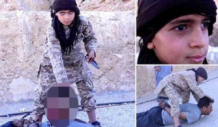 Video dell'Isis: militare siriano decapitato da un bambino