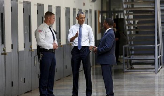 012A50-NEWS_154580 Obama: primo presidente Usa a visitare una prigione