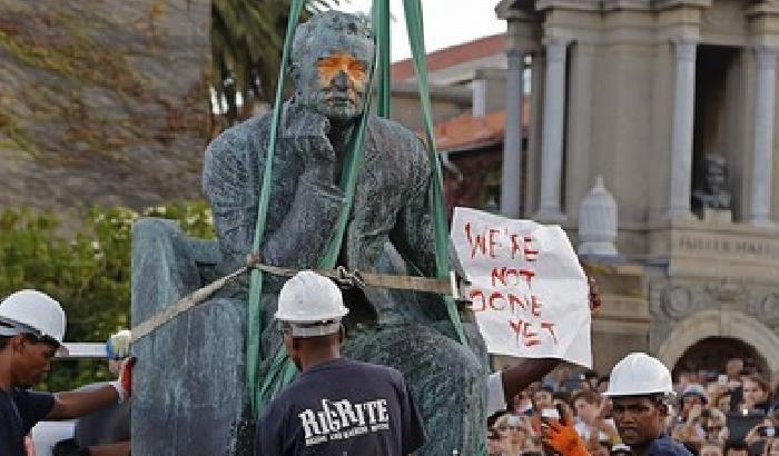 012A91-NEWS_154687 Sudafrica, la guerra delle statue contro i simboli dell’apartheid