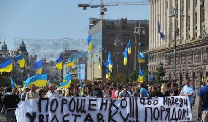 012ACF-NEWS_154821 Kiev in piazza contro il caro-vita