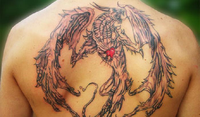 Inchiostro per tatuaggi cancerogeno: denunciata azienda torinese