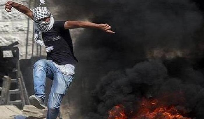 Gaza, monta la protesta: uccisi 2 palestinesi