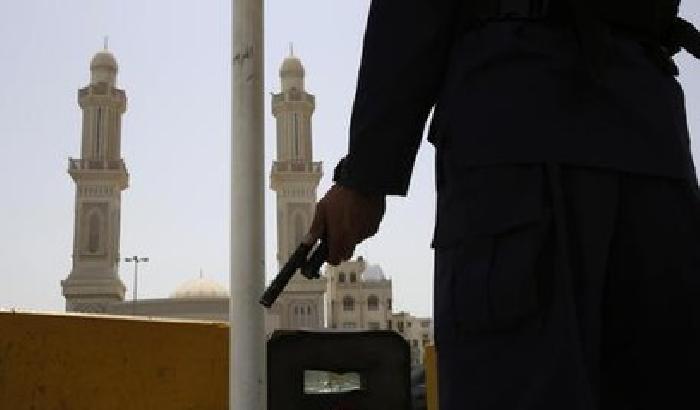 012D72-NEWS_156175 Arabia saudita, kamikaze nella moschea: 17 morti