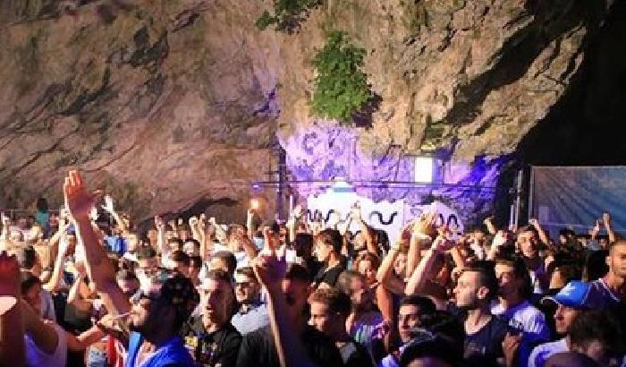Salerno: muore nella discoteca all'aperto ucciso da un masso
