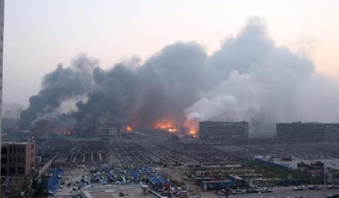 012E29-NEWS_156632 Cina, esplosione a Tianjin: 50 morti e 700 feriti