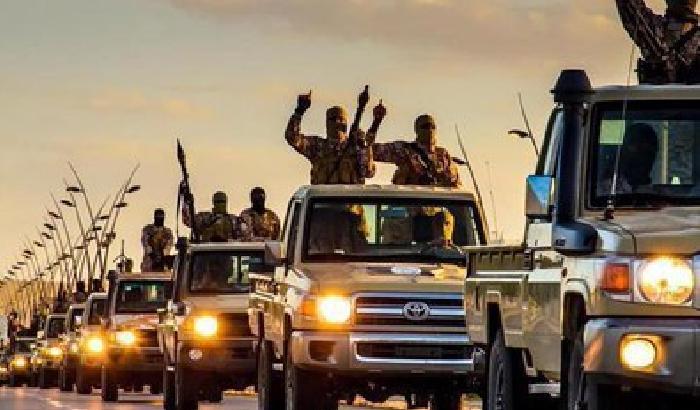 012E53-NEWS_156703 L'Isis incendia un ospedale a Sirte: è strage