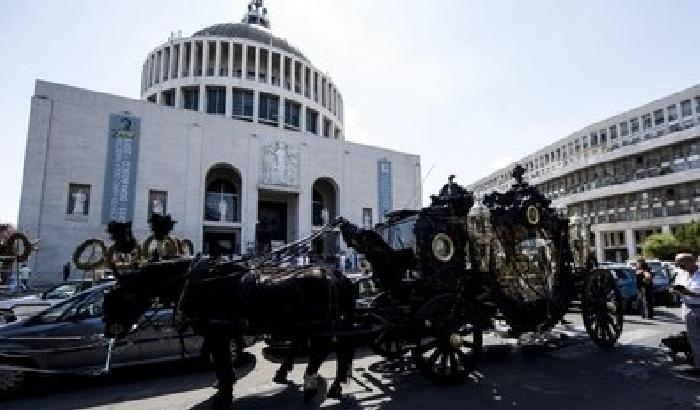 012F49-NEWS_157239 Il Vaticano su Casamonica: un funerale scandaloso