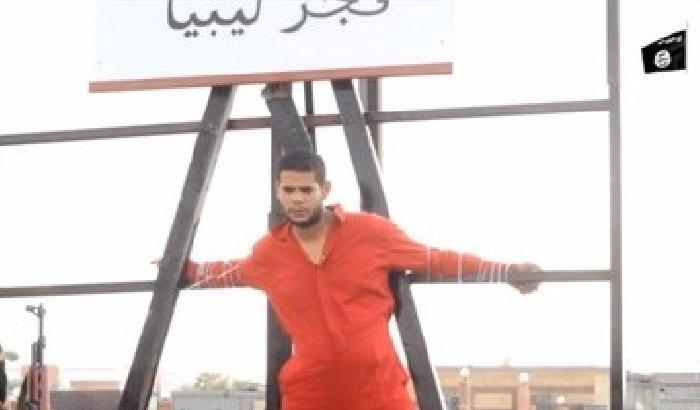 Isis, giustiziate quattro persone a Sirte. Uno crocifisso per monito