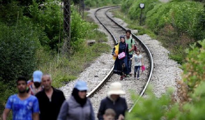 I migranti sulla rotta balcanica dove le mafie prosperano