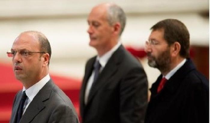 012FEF-NEWS_157561 Roma commissariata, Alfano a Marino: deve collaborare