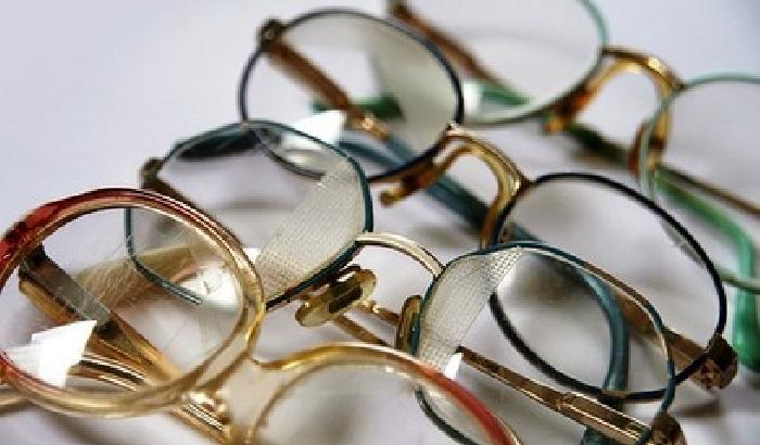 0130A8-NEWS_157954 L'Aquila, si raccolgono occhiali usati per i meno fortunati