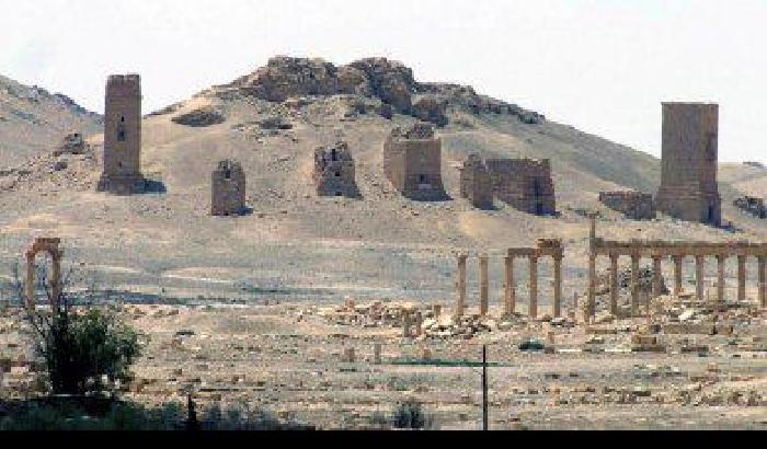 L'accanimento dell'Isis sui monumenti di Palmira: distrutte le tombe a torre