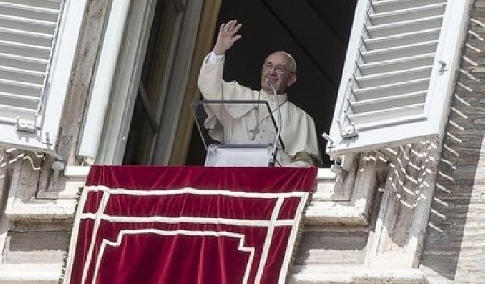 Il Papa: ogni parrocchia accolga i profughi