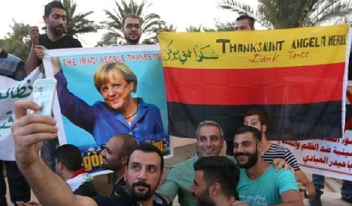 0131A0-NEWS_158500 Migranti, Merkel ringrazia tedeschi: integriamoli, ci cambieranno