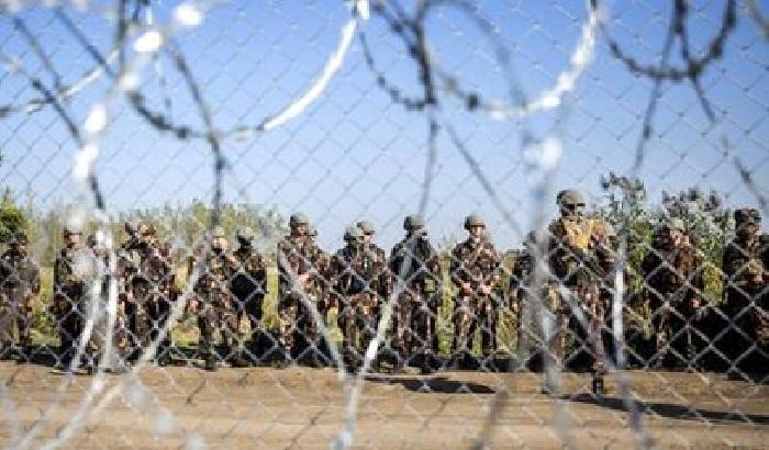Migranti, l'Ungheria chiude l'ultimo varco: da domani scattano gli arresti
