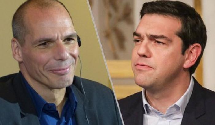 Varoufakis contro Tsipras: lui e Syriza hanno capitolato