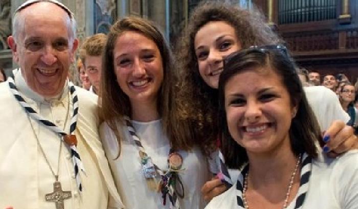 01334F-NEWS_159425 Papa: basta con i luoghi comuni sulle donne tentatrici