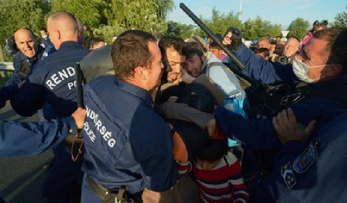 Migranti: scontri con la polizia croata