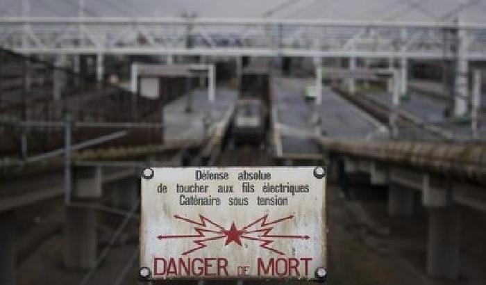 Profugo muore folgorato nell'Eurotunnel