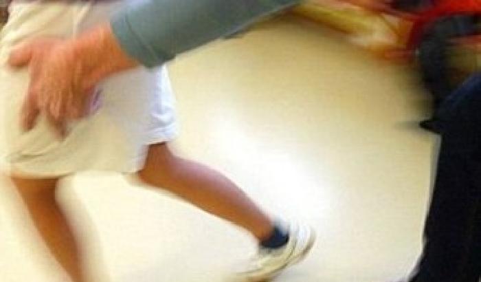 Usa, prete accusato di pedofilia: abusava di bimbi in Honduras